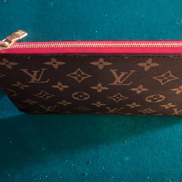 This is an authentic LOUIS VUITTON Monogram Neverfull MM GM Pochette in Pivoine. - Picture 4 of 7